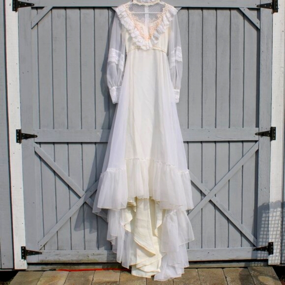 Vintage 80s Montgomery Ward Wedding Dress - Size 5/6 - Delicate Lace & Ruffles - Picture 2 of 11